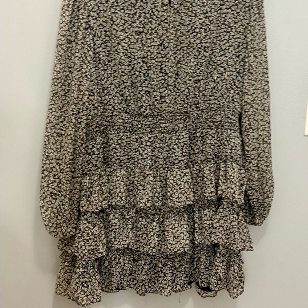 Chic Black and White Floral Midi Dress - Picture 5 of 9